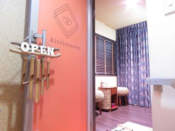屋根裏サロン『キレイニナル』へようこそ！レンタルサロンとして、SNSへの掲載もOKです★ - 屋根裏サロン　キレイニナルの入口の写真