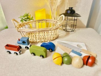 乳児用おもちゃ無料貸し出し🆓🧸✨
窓側の棚にご用意ございます♪

・木製汽車
・おままごとセット
・木製パズル×2
・ミニ木製積み木 - レンタルスペースｌNeverland新宿の設備の写真