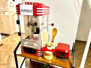 ポップコーンメーカー🍿
無料貸し出し🆓
専用コーンと冷蔵庫に専用油ございます✨ - レンタルスペースｌNeverland新宿の設備の写真
