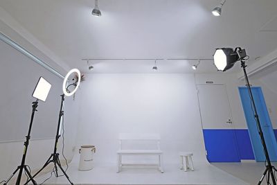 無償レンタル品のLEDライト類をお使いいただけば、手軽に美しいポートレート撮影をお楽しみいただけます。 - Wonder Hutte｜家族やグループで使いやすい撮影スタジオ 📸清潔で明るくどなたにも安心して使っていただける撮影空間ですの設備の写真
