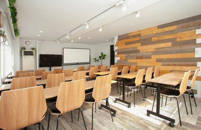 最大30名/24時間営業/無料WiFi/会議・懇親会・撮影・推し会・女子会・ボドゲ等!飲食🍷可! - KS8 神田会議室 神田駅から徒歩2分!最大30名/会議室/セミナー/研修/懇親会等の室内の写真