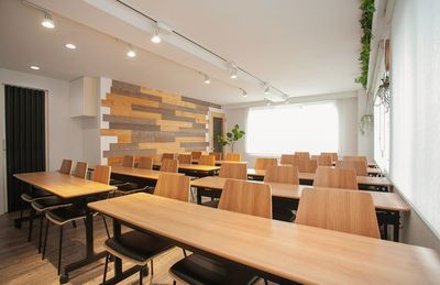 最大30名/24時間営業/無料WiFi/会議・懇親会・撮影・推し会・女子会・ボドゲ等!飲食🍷可! - KS8 神田会議室 神田駅から徒歩2分!最大30名/会議室/セミナー/研修/懇親会等の室内の写真