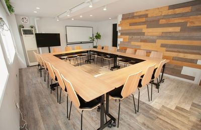 最大30名/24時間営業/無料WiFi/会議・懇親会・撮影・推し会・女子会・ボドゲ等!飲食🍷可! - KS8 神田会議室 神田駅から徒歩2分!最大30名/会議室/セミナー/研修/懇親会等の室内の写真