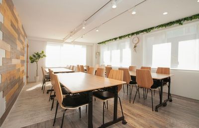 最大30名/24時間営業/無料WiFi/会議・懇親会・撮影・推し会・女子会・ボドゲ等!飲食🍷可! - KS8 神田会議室 神田駅から徒歩2分!最大30名/会議室/セミナー/研修/懇親会等の室内の写真