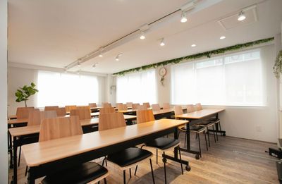 最大30名/24時間営業/無料WiFi/会議・懇親会・撮影・推し会・女子会・ボドゲ等!飲食🍷可! - KS8 神田会議室 神田駅から徒歩2分!最大30名/会議室/セミナー/研修/懇親会等の室内の写真