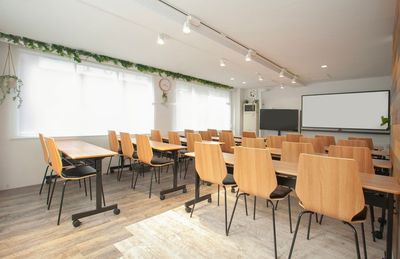 最大30名/24時間営業/無料WiFi/会議・懇親会・撮影・推し会・女子会・ボドゲ等!飲食🍷可! - KS8 神田会議室 神田駅から徒歩2分!最大30名/会議室/セミナー/研修/懇親会等の室内の写真