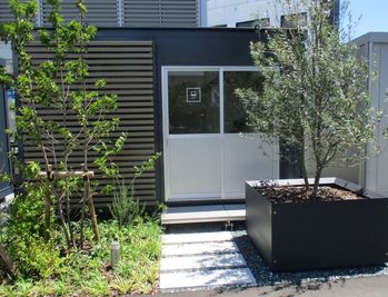 お部屋の外観はこちらです！※始めに別棟の受付までお越しください
 - U-SPACE　 久留米店 Workの外観の写真