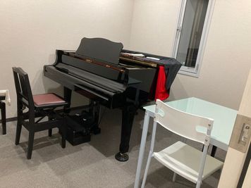 【大井町駅から徒歩5分】清潔感のあるグランドピアノ設置防音室 - Sonoritemusique　レンタルスペース