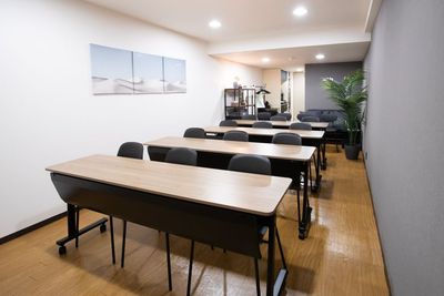 授業、試験、セミナー向けのレイアウト（前方より） - アーバンスペース大手町 ✨【 貸し会議室】アーバンスペース神田大手町✨の室内の写真
