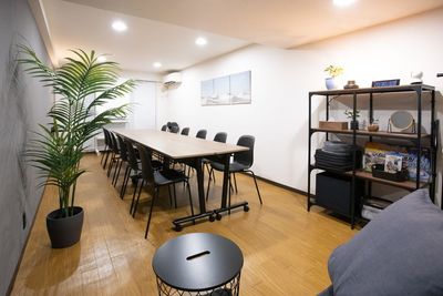 【大手町/神田駅徒歩５分】16名収容🛜光Wi-Fi🌇プロジェクター🗝️鍵なし入室可📊会議📷撮影/配信🃏ボドゲに最適 - アーバンスペース大手町