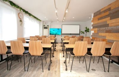 最大30名/24時間営業/無料WiFi/会議・懇親会・撮影・推し会・女子会・ボドゲ等!飲食🍷可! - KS8 神田会議室 神田駅から徒歩2分!最大30名/会議室/セミナー/研修/懇親会等の室内の写真