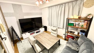 75インチ大画面テレビと大迫力のDOLBY Atmosで映画鑑賞🎬・押し活💛 - グッドワン【おうちスペース】京都市役所駅前店 グッドワン京都寺町　未成年🆗防犯カメラ🈚️出入り🆓の室内の写真