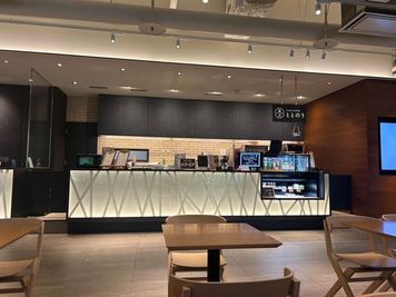 Barカウンターがあり、ご要望に応じて飲食物やアルコール類のご提供も可能です。 - Cafe＆Barととのう cafe＆barととのうの設備の写真