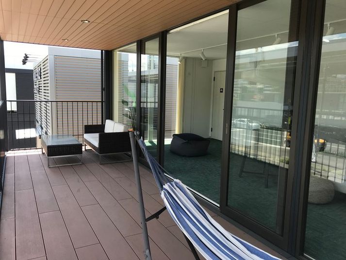 Living2 - 福岡半道橋店