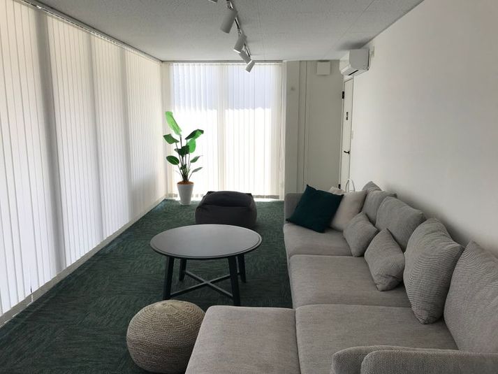 Living2 - 福岡半道橋店