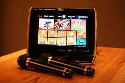カラオケ、マイク2本完備
機種はLIVE DAM STADIUM - 名古屋栄の大人の隠れ家 高級感溢れる和風の隠れ家 カラオケ完備の設備の写真