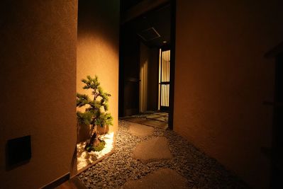 和風で大人な隠れ家的な入口 - 名古屋栄の大人の隠れ家 高級感溢れる和風の隠れ家 カラオケ完備の入口の写真