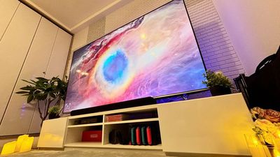 75インチテレビとDOLBY Atmos対応サウンドバーで大迫力の映像と音で画面の向こう側へ没入！
 - グッドワン【おうちスペース】京都市役所駅前店 グッドワン京都寺町　未成年🆗防犯カメラ🈚️出入り🆓の室内の写真