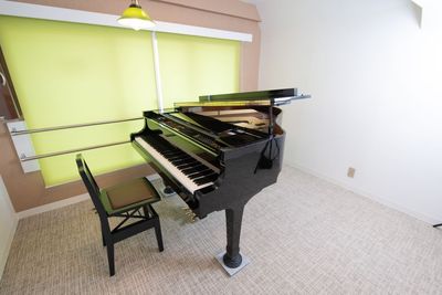 YAMAHAのグランドピアノ G1 - NOOKBASE（ヌークベース）日吉 ちゅうべやの設備の写真