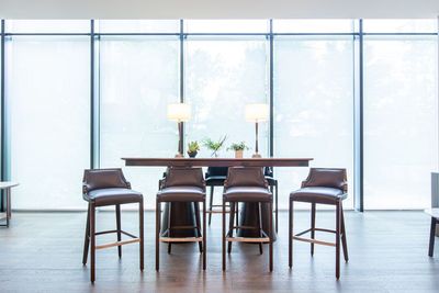 テラス側のブラインドは、上げ下げの調整が可能です。 - GOBLIN.赤坂店 Mo:take STUDIO 赤坂の室内の写真
