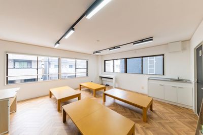 2方向から自然光が入り、明るいスペース内です★ - 親子サロン-LaPark-(ラパーク) 関目店 フリースペースの室内の写真