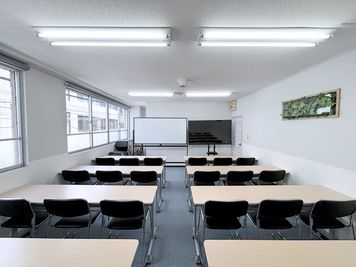 研修・セミナーに最適。明るく集中できる空間。 - [Good Space会議室] 新宿豊栄ビル201 アクセス良好｜入室簡単｜ボドゲ・会議・面談・オフ会[36]の室内の写真