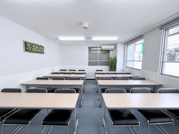 机・椅子は自由にレイアウト可能！ - [Good Space会議室] 新宿豊栄ビル201 アクセス良好｜入室簡単｜会議・面談・オフ会・ボドゲ[36]の室内の写真