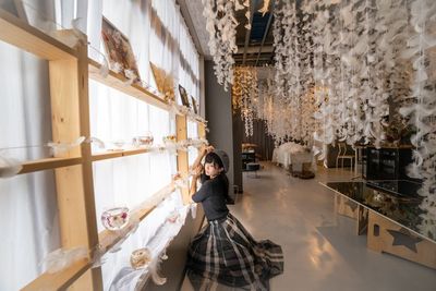 羽が広がるアトリエで記念フォト✨ - アトリエカシュカシュ撮影スタジオ 羽の非日常空間✨アトリエカシュカシュ　仙台の室内の写真