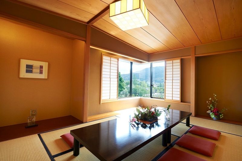 宴会場・個室・舞台　（貸切可） - 岡崎庵