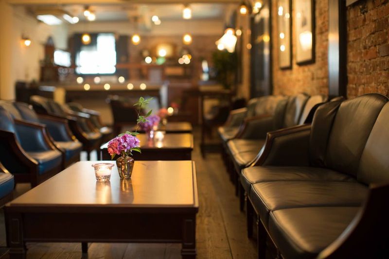 レトロな雰囲気重視15名～40名様向けレンタルスペース - パビリオンコート　セラー