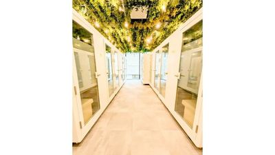 FEEEP 銀座店 【銀座駅徒歩5分｜60名利用可】貸切/Wi-Fi/電源/モニターの室内の写真