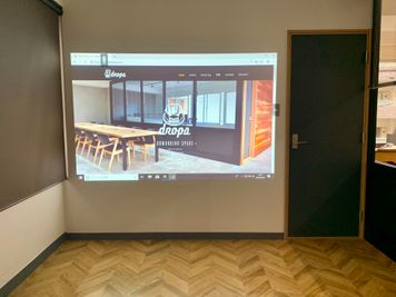 プロジェクター無料 - 3DROPS[サンドロップス] 会議室/レンタルスペースの室内の写真