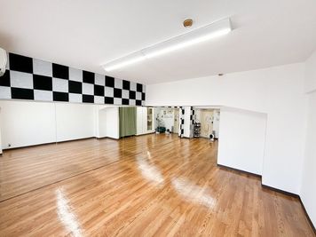 【リピーター支持率NO,1✨】＼栄駅 徒歩5分／ヨガやダンスの練習に最適💃最大10名利用🉑 - 名古屋栄レンタルスタジオ『Wavy』