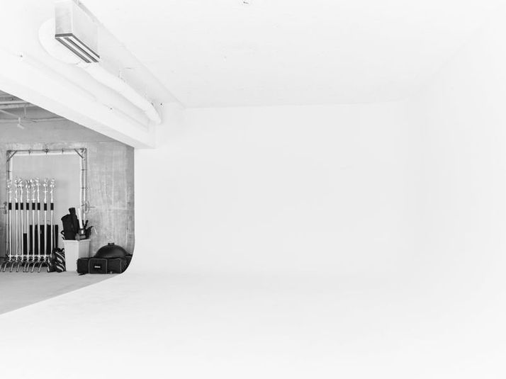 自然光が溢れる白ホリゾント撮影スタジオ - サンハイツ早稲田 