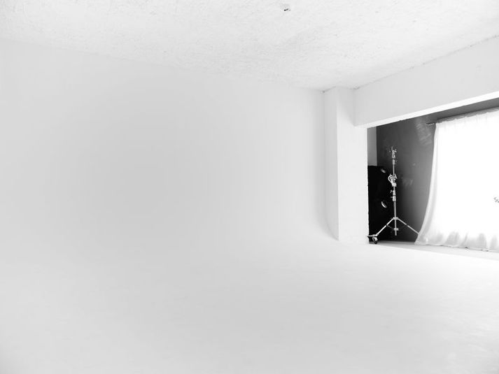 自然光が溢れる白ホリゾント撮影スタジオ - サンハイツ早稲田 