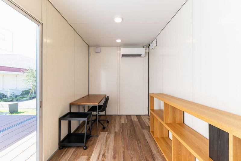 Work - U-SPACE　市川店