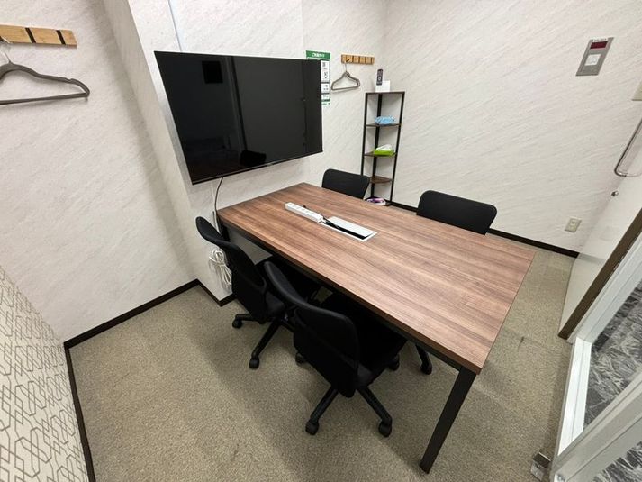 4名会議室（Room C） - いいオフィス新宿大久保