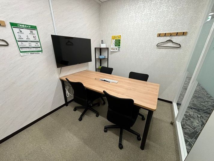 4名会議室（Room D） - いいオフィス新宿大久保