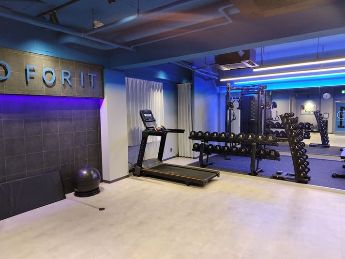 【四谷三丁目駅徒歩1分】設備充実、90平米超の広々レンタルジム! - レンタルジム「RE1 PRIVATEGYM」