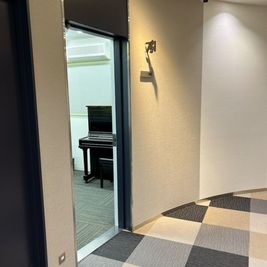 ミュージックアベニュー広島 エレクトーン練習室701教室の外観の写真
