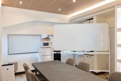 Chill Inn 池袋 Chill Inn 池袋【池袋駅から徒歩4分】着席25名の室内の写真