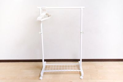 ハンガーラックもご用意しております。下のラックにはお荷物も置いていただけます。 - スタジオキビス江坂店 ダンスができるレンタルスタジオ丨スタジオキビス江坂店の設備の写真