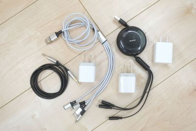 スマホ用充電ケーブル（USB-C／Lightning／micro-USB）もご利用いただけます。 - スタジオキビス江坂店 ダンスができるレンタルスタジオ丨スタジオキビス江坂店の設備の写真
