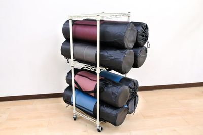 ヨガやピラティスにもご利用いただけるヨガマット（厚さ10mm）は8本ご用意しております。 - スタジオキビス江坂店 ダンスができるレンタルスタジオ丨スタジオキビス江坂店の室内の写真