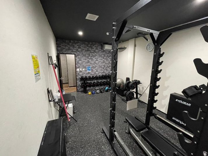 【個室ジム】フリーウェイトが豊富♪ハコジム緑橋店ルーム4 - ハコジム緑橋店