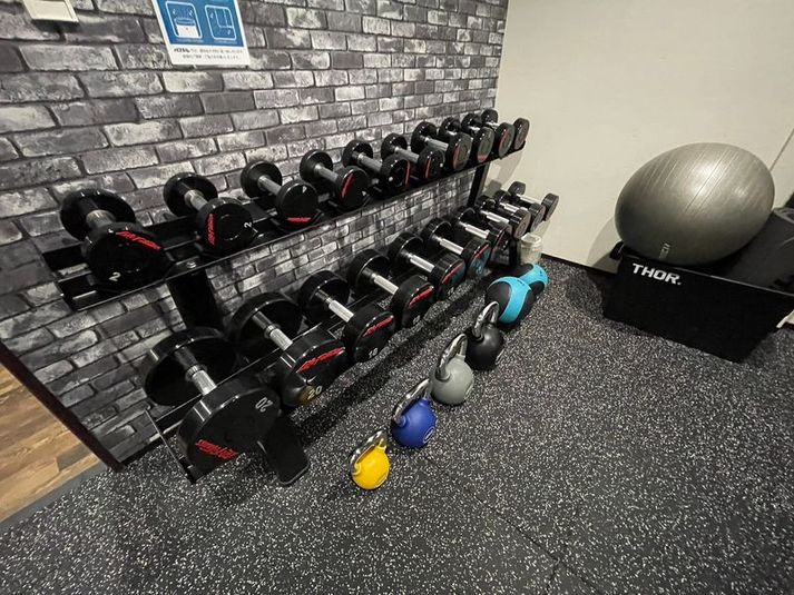 【個室ジム】フリーウェイトが豊富♪ハコジム緑橋店ルーム4 - ハコジム緑橋店