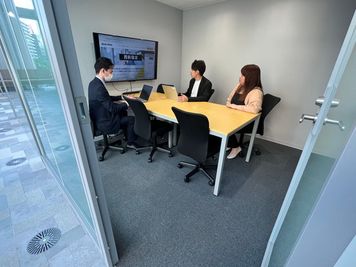 【6名会議室】西新宿五丁目駅徒歩4分！受付スタッフ常駐で安心サポート◎/モニター/Wi-Fi/充電器/Web会議等に最適 - BasisPoint 西新宿店