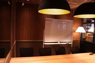 ホワイトボード・モニターの貸し出し無料 - BasisPoint 神保町店  【8名会議室RoomB】神保町エリアの室内の写真