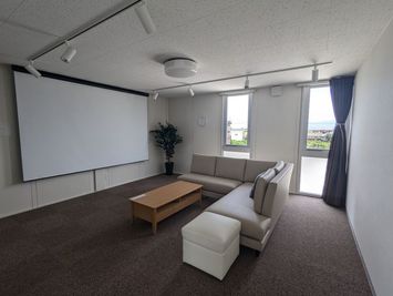 【Living】✨U-SPACE 倉敷店✨ホームパーティや映画鑑賞などに最適なスペースです♪Wi-Fi/倉敷市 - U-SPACE　倉敷連島店