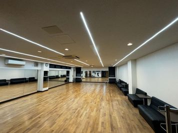大和市鶴間の貸しスタジオ・貸しスペース。広くて綺麗なスタジオです。 - アートロイド スタジオ